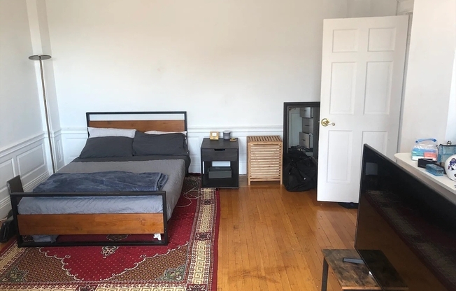 3 beds, 1 bath, 710 sqft, $3,500, Unit 605