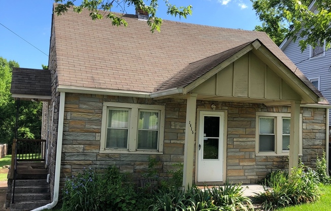 Charming East Nashville Cottage, 2 Bed/1 Bath, Hardwood Floors, Pet Friendly (no fence yard), Large Deck