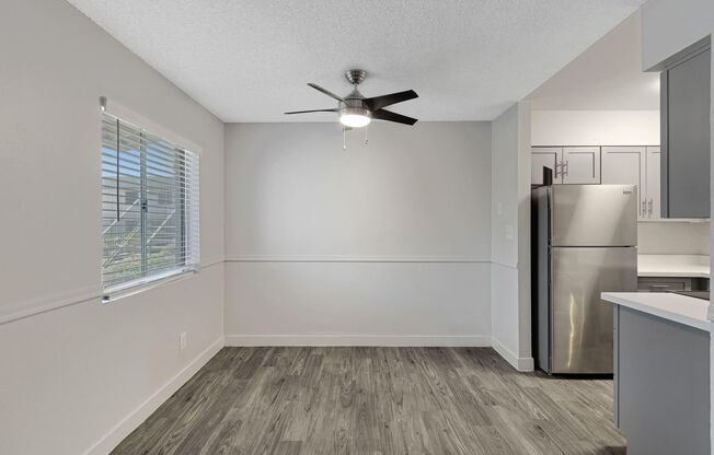 3 beds, 1 bath, 876 sqft, $1,695, Unit 7706-09