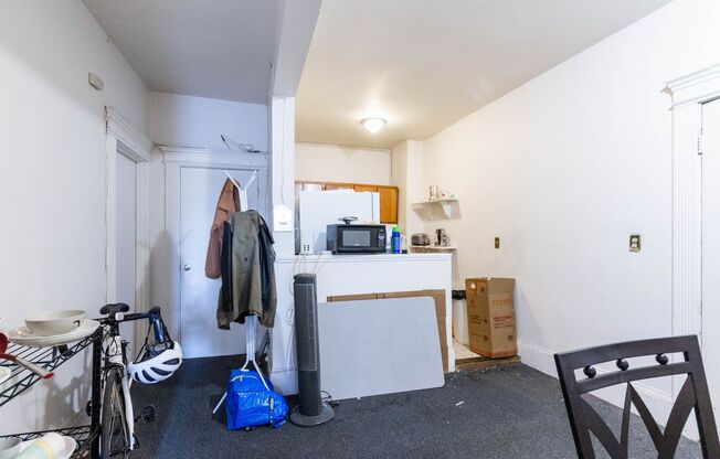 4 beds, 1 bath, $4,000, Unit 11