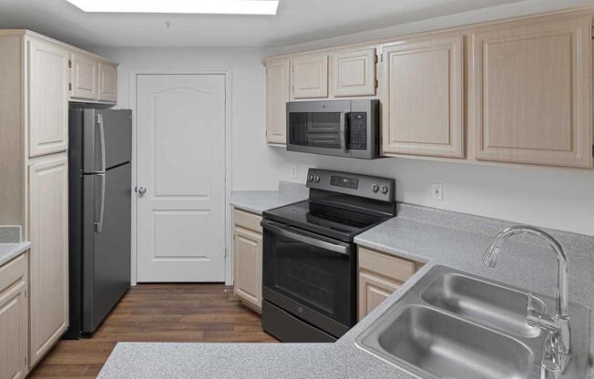 1 bed, 1 bath, 740 sqft, $1,425