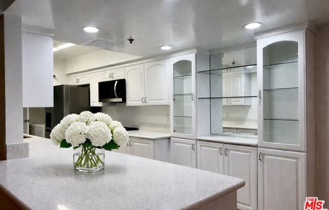 1 bed, 1.5 baths, 1,943 sqft, $5,200, Unit 402