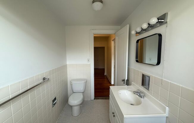 2 beds, 2 baths, 1,303 sqft, $2,200, Unit New King Edward  301