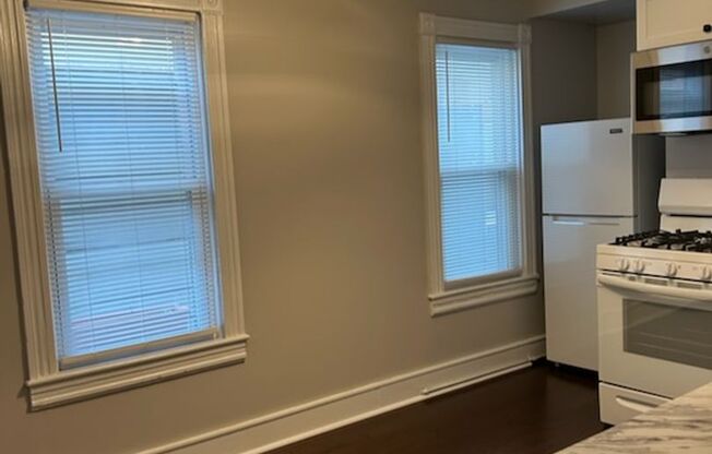 3 beds, 1 bath, $1,600, Unit 2nd Floor