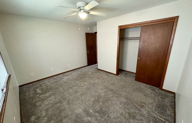 2 beds, 1 bath, $925