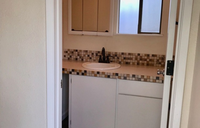 2 beds, 1 bath, 820 sqft, $1,525, Unit 1647A