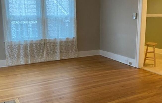 2 beds, 1 bath, 965 sqft, $1,800, Unit 534 Judson St. SE