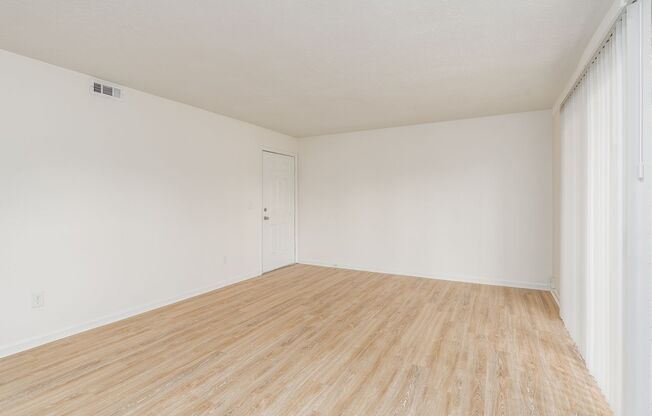 2 beds, 1 bath, 845 sqft, $1,295, Unit 44