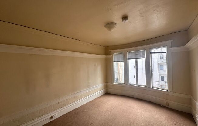 025 (550 Leavenworth)