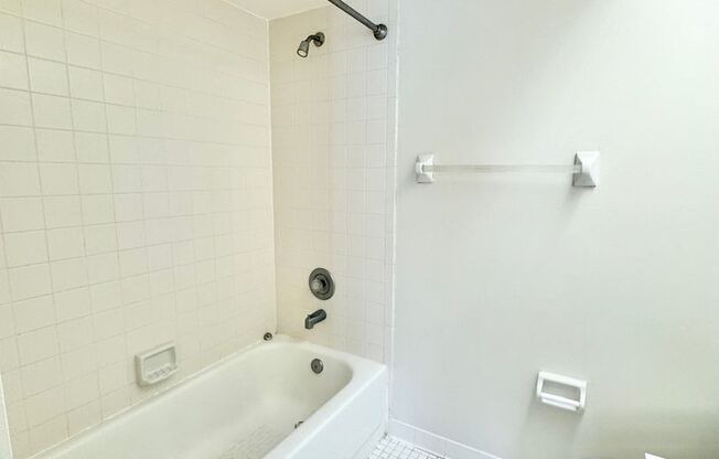 2 beds, 2.5 baths, $2,495, Unit #E