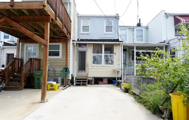 Charming 2 Bed + Office w/ Parking | Steps from Latrobe Park — Locust Point!