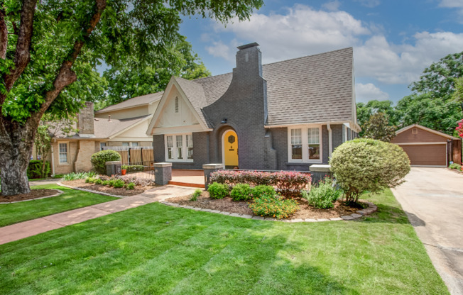 2528 Cockrell Ave