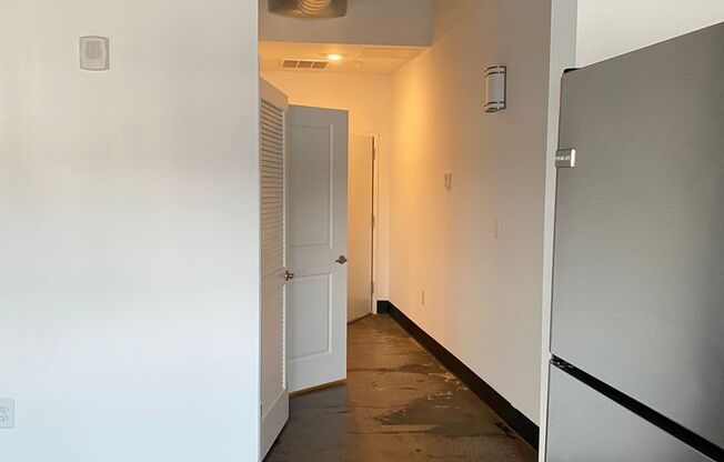 Studio, 1 bath, 627 sqft, $1,350, Unit 420