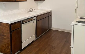 Studio, 1 bath, 400 sqft, $1,050, Unit 33