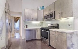 323 E 116 ST