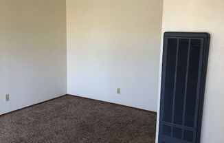 2 beds, 1 bath, 990 sqft, $1,099, Unit 14