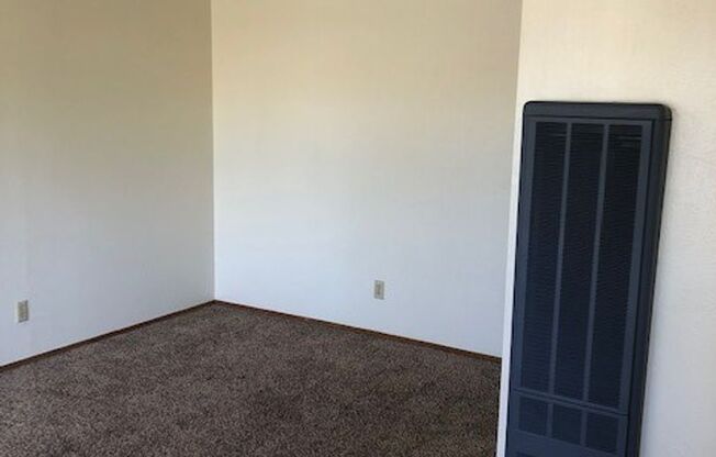 2 beds, 1 bath, 990 sqft, $1,199, Unit 14