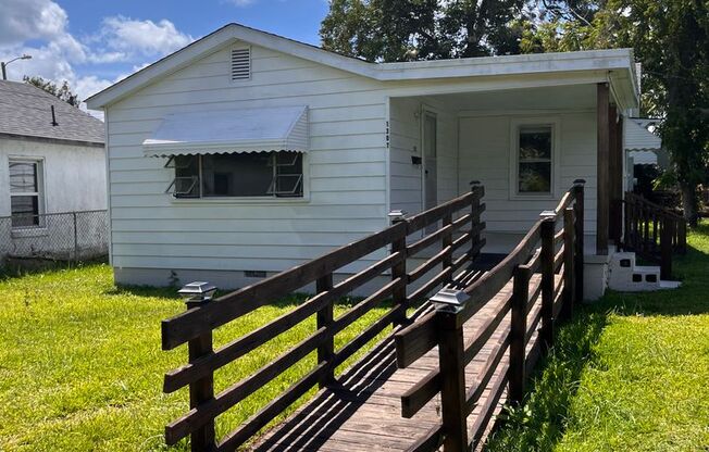 2 bedroom home in Historic Downtown Walking District of Morehead City with fenced in yard