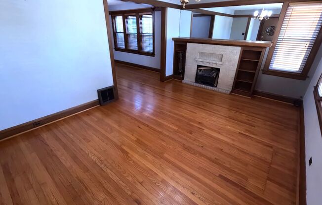 Exceptional single-family near UIC-DePaul University -North Park University