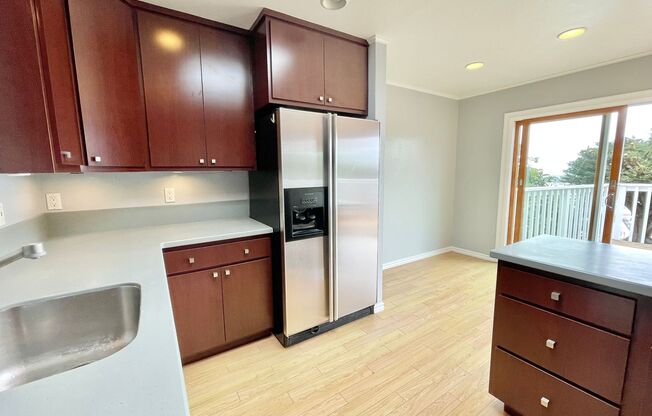 Bernal Hts. Spacious, Beautiful, Remodeled 3BR/2BA Home with Amazing Views, Deck!  PROGRESSIVE!