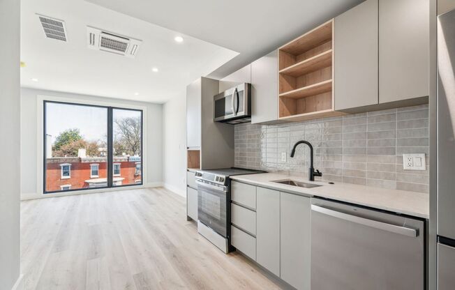 2 beds, 1 bath, $2,550, Unit 401