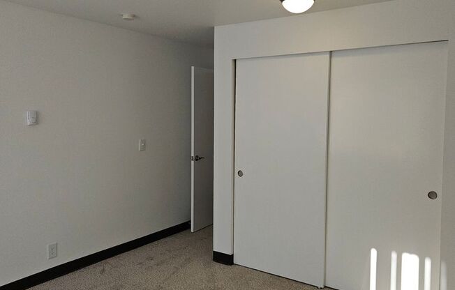 2 beds, 1 bath, 720 sqft, $1,825, Unit 422