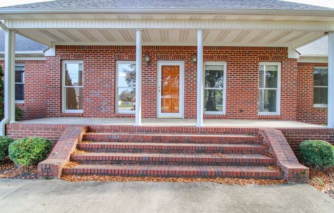 Nice well maintained home located in established Vestavia Estates!