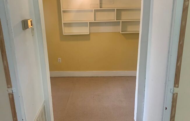 1 bed, 1 bath, $990, Unit 712.5 E. Cottage Grove Ave