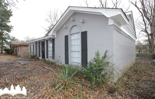 Welcome to 4700 Royal Ridge Dr!