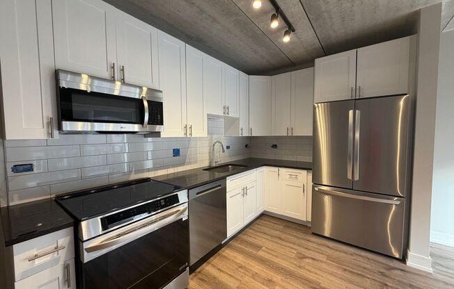 2 beds, 2 baths, 908 sqft, $3,500, Unit 952-211