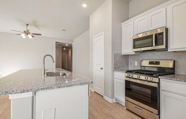 NEVER LIVED IN Spacious 4 Bedroom In Clear View Estates