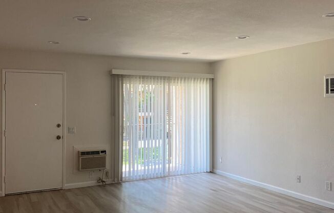 1 bed, 1 bath, 728 sqft, $1,950, Unit 945-50