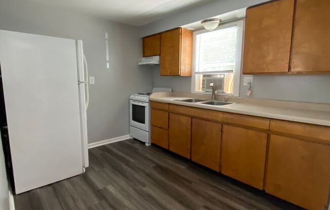 3 beds, 1 bath, $1,125, Unit 258 Lee