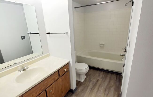 2 beds, 1 bath, 956 sqft, $1,050, Unit 3713-2A