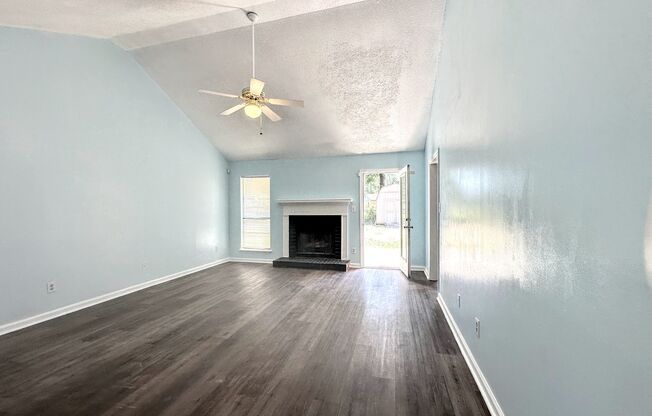 3 beds, 2 baths, $1,250