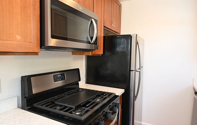 2 beds, 1 bath, $2,700