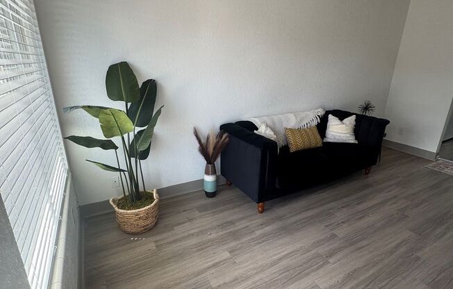 2 beds, 1 bath, 950 sqft, $1,295, Unit B5