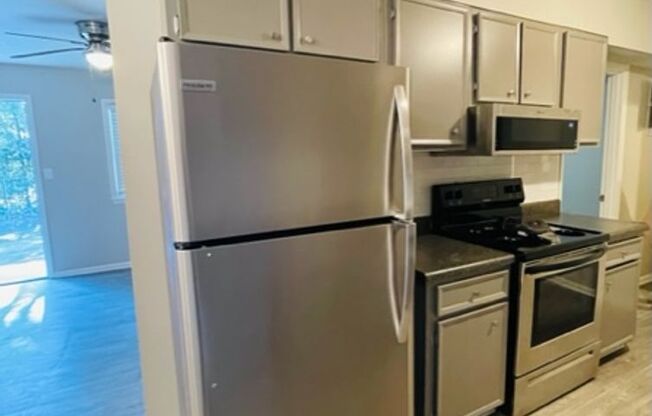 1 bed, 1 bath, 616 sqft, $878, Unit 35