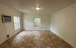 2 beds, 1 bath, $725