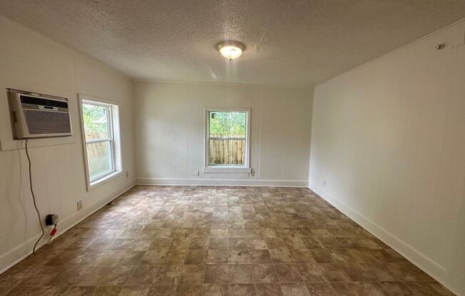 2B/1B Available in Lake Charles