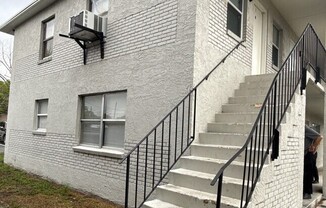 2000 W JACKSON ST