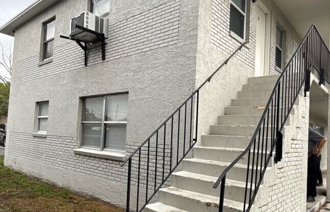 2000 W JACKSON ST