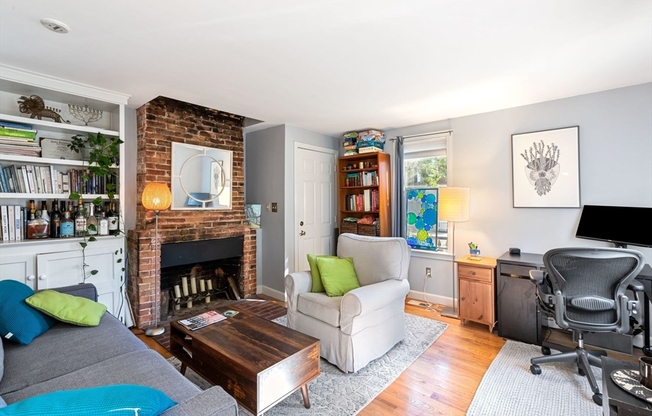 7 COTTAGE ST