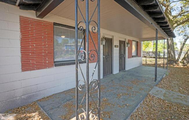 4114 MONCRIEF RD