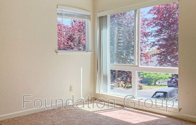 916 N 104 ST