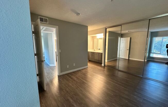 2 beds, 1 bath, 821 sqft, $2,765, Unit E027