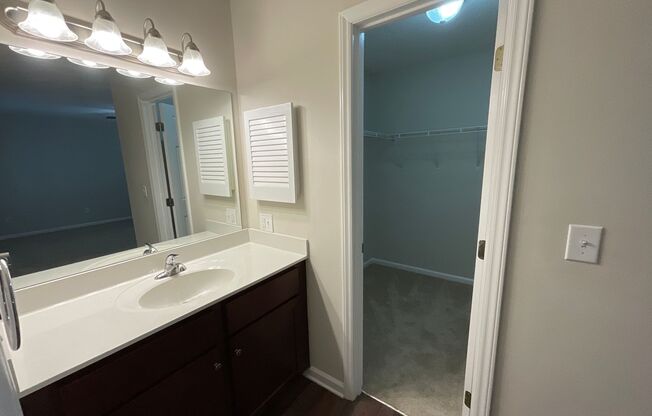 2 beds, 2 baths, 1,190 sqft, $1,550, Unit 2708-3 - Remodel