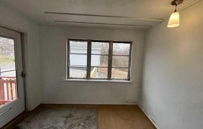 2 beds, 1 bath, $1,100, Unit Down