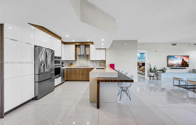 3 beds, 3 baths, $7,800, Unit APARTMENT 1003