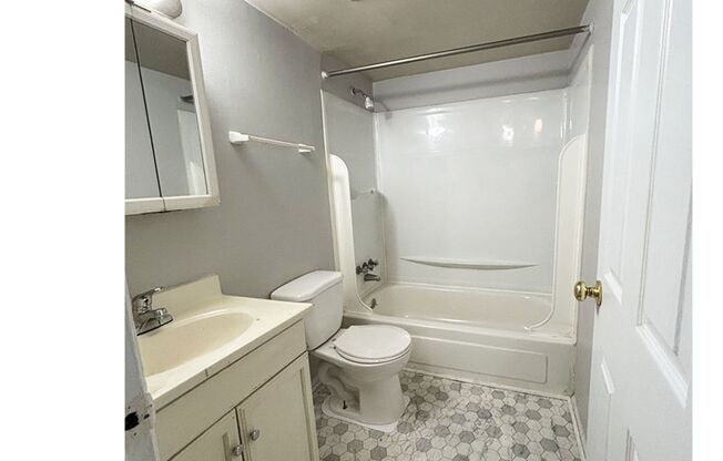 1 bed, 1 bath, 560 sqft, $825, Unit 615-17